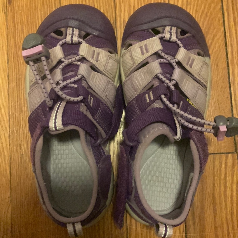 Girls size 13 Keen water shoes